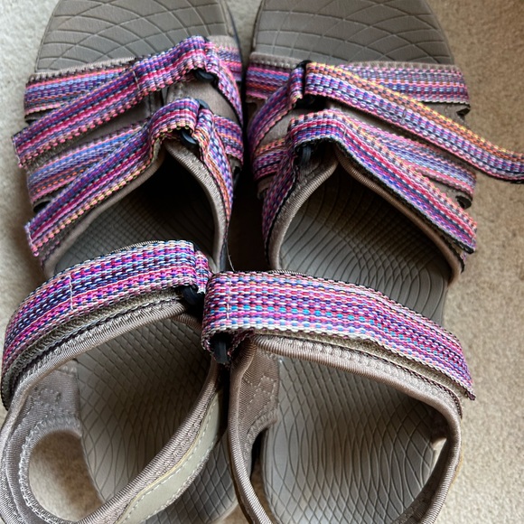 Whitin lightweights strap sandals multi colors and straps. Velcro adjustable - Picture 1 of 6